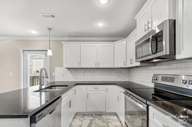 Building Photo - 532 Highland Ave