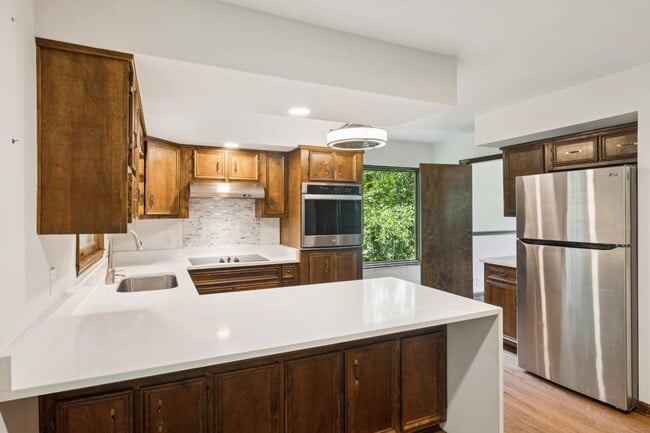 Building Photo - 1972 Sunnyside Dr