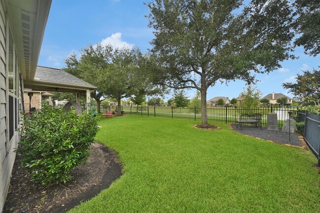 Building Photo - 8227 Clover Leaf Dr