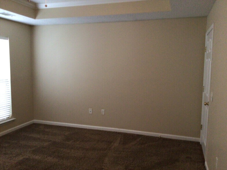 Building Photo - 64 Lancaster Way