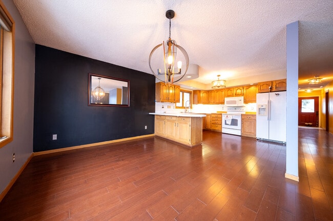 Building Photo - 1528 Desoto St