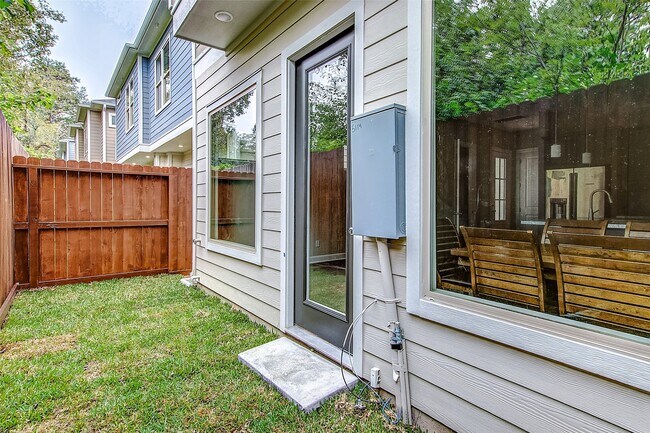 Building Photo - 5105 Pine Reach Dr