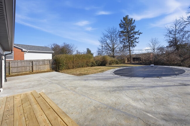 Building Photo - 294 Idle Hour Dr