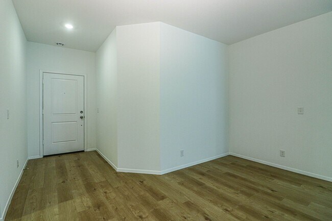 Building Photo - 3126 S 15th Pl