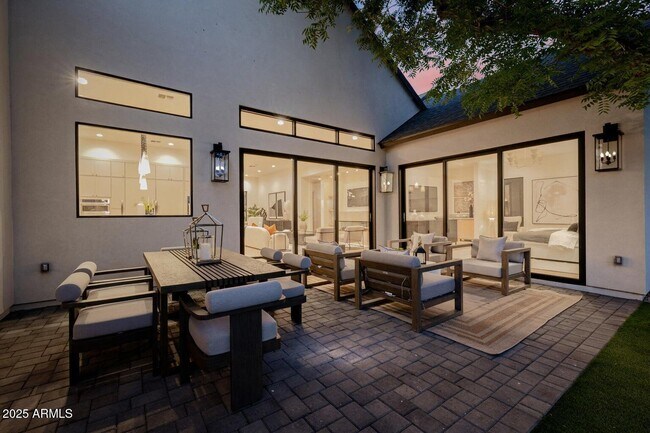 Building Photo - 3301 E Elm St