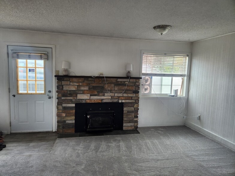 Building Photo - 15732 E Shore Dr