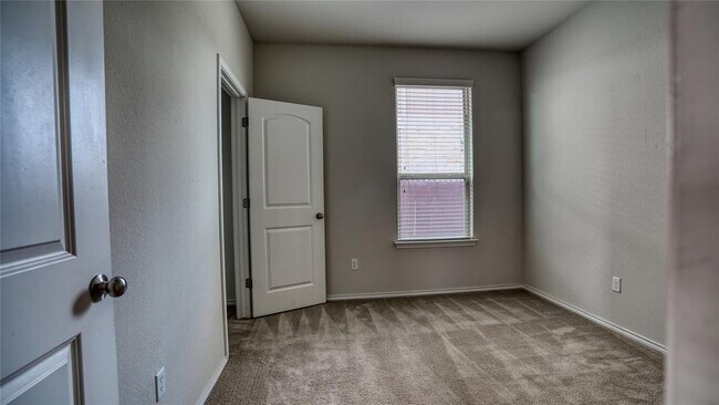 Building Photo - 137 Carlina Lp
