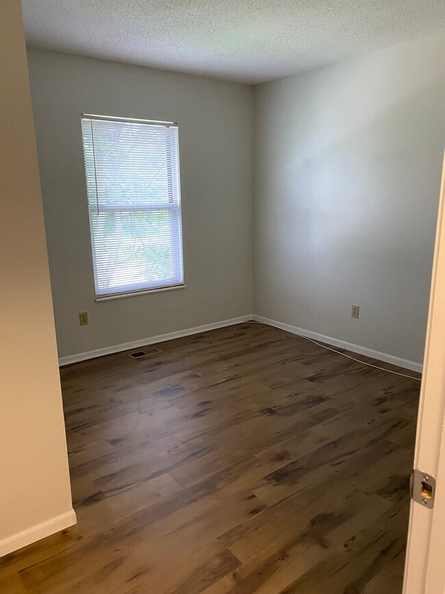 Building Photo - 3216 Meadow Trail Dr