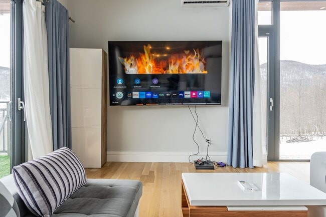 Building Photo - Modern Mountain Retreat with Rooftop Hot Tub – Flexible Lease Options