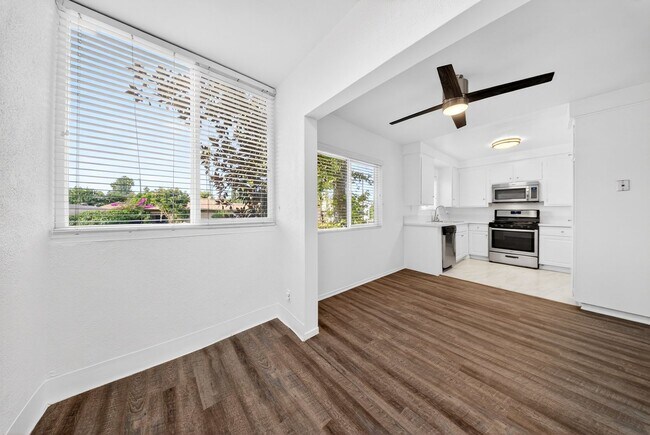 Interior Photo - 13860 Burbank Blvd