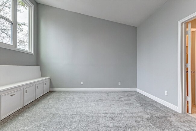 Building Photo - 1727 Cloister Dr