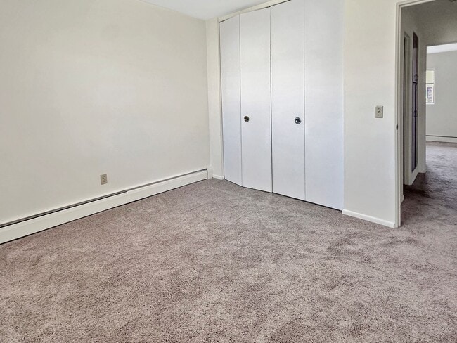 Building Photo - 2833 S Burdick St