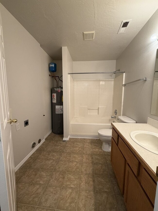 Building Photo - Great 4 bed 2 bath home with RV parking in...