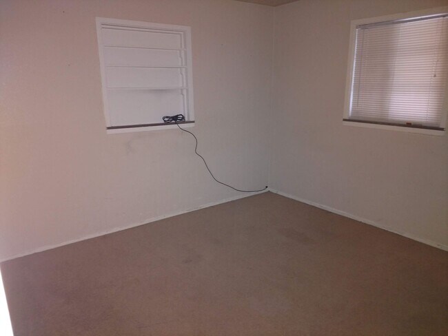 Building Photo - 2610 Azalea St