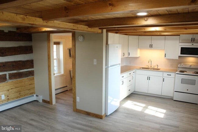 Building Photo - 739 S Main St