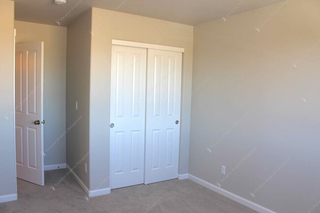 Building Photo - 3 BR home in Northwest Redmond w/ Mountain Views