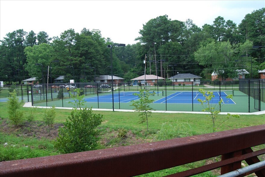 Building Photo - 1121 Glendale Dr