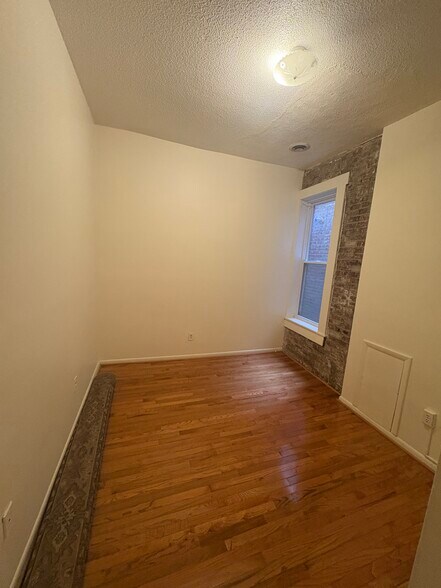 Bedrm 1 - 1308 Fairmont St NW
