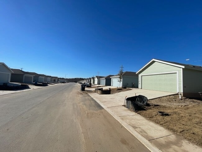 Building Photo - Ready for Move In- Modern & Roomy- 4 Bedro...