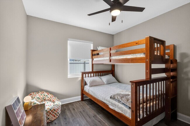 Building Photo - 823 Avenida Hermosa