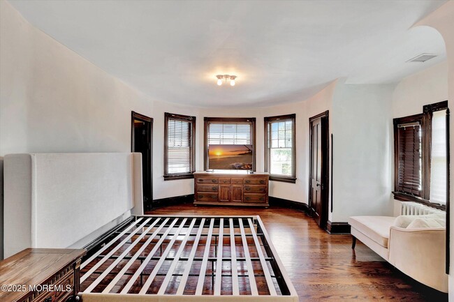 Building Photo - 307 Spier Ave