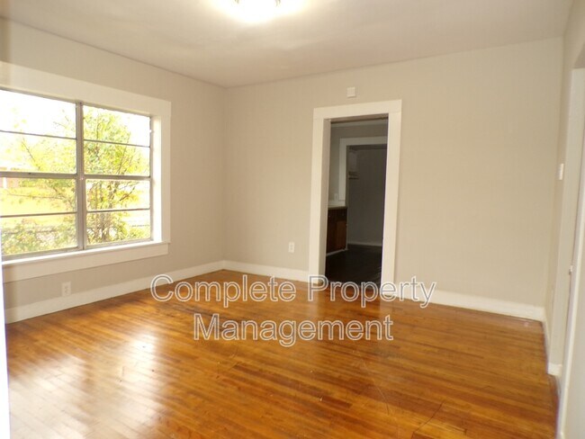 Building Photo - 521 62nd St
