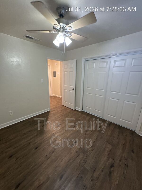 Building Photo - 547 E Tulare Ave