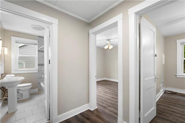 Building Photo - Tucked-Away 3bed 1 bath Treasure with City Perks Just Minutes Away