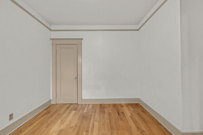 Building Photo - Classic 1910 Craftsman home