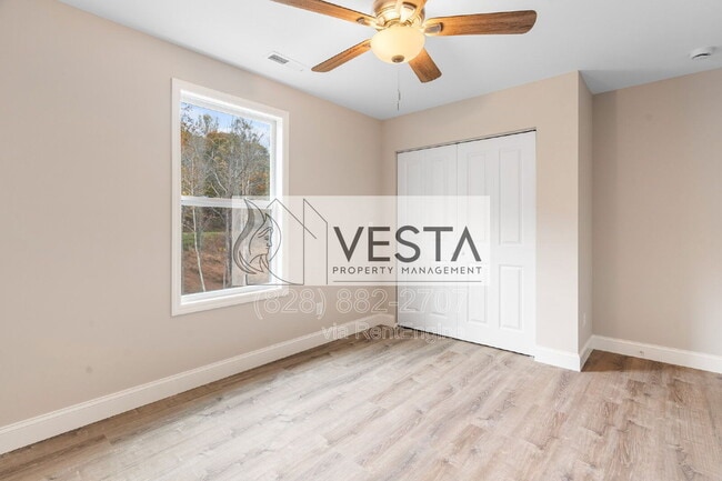 Building Photo - 16 Meadows Town Rd