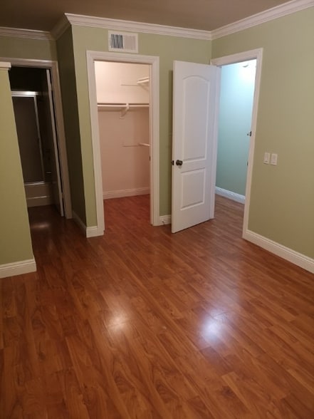 Building Photo - 10 Remington