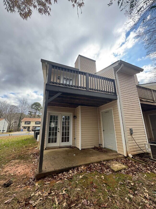 Building Photo - Recently Renovated Condo in Lake Lanier Community
