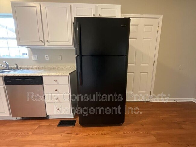 Building Photo - 1702 Marion St