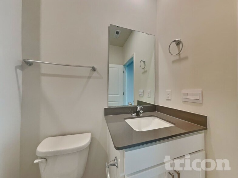 Building Photo - 141 Chapel Dr