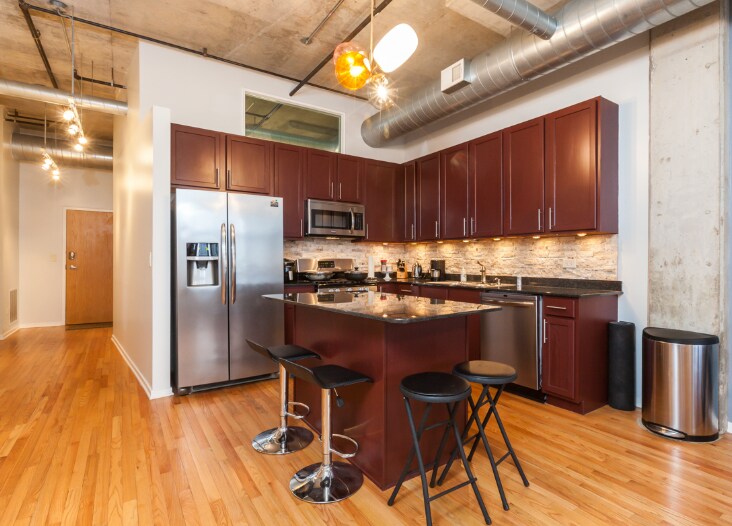 Building Photo - 933 W Van Buren St