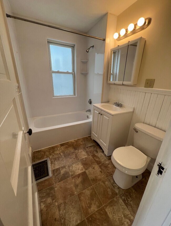 Building Photo - 37 Porter St