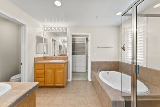 Building Photo - PARKSIDE LUXURY LIVING!