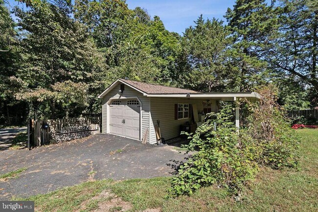 Building Photo - 1348 Carpenters Point Rd