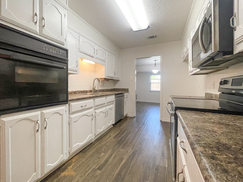 Building Photo - 312 Cedarwood Ln