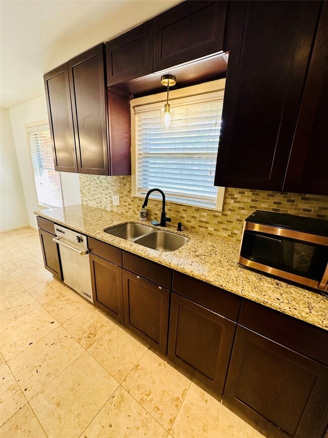 Building Photo - 4913 Nina Lee Ln