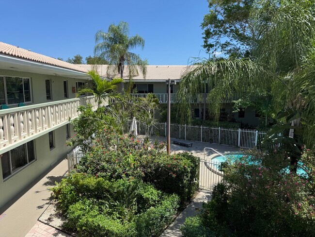 Building Photo - 1423 Holly Heights Dr