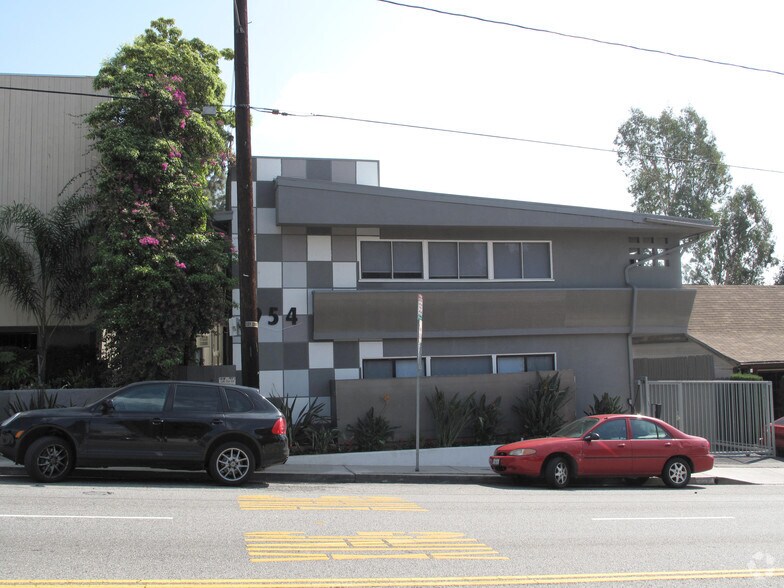Building Photo - 954 San Vicente Blvd