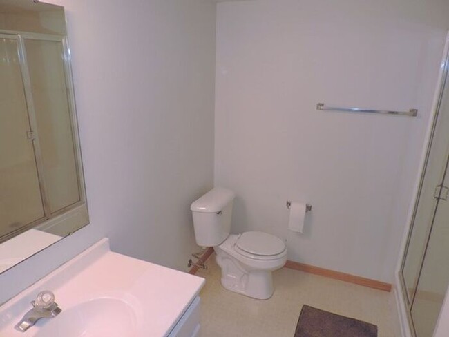 Building Photo - $1,950 | 3 Bedroom, 3.5 Bathroom Multi Flo...