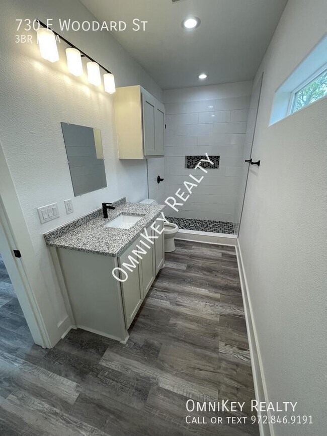 Building Photo - 730 E Woodard St