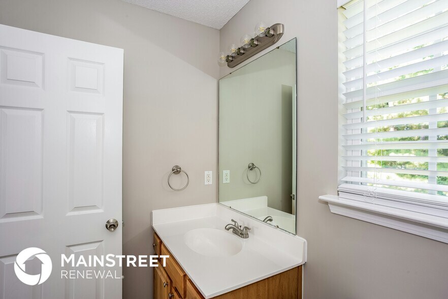Building Photo - 436 Riverglen Dr NW