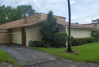 Building Photo - 8091 Royal Palm Cir