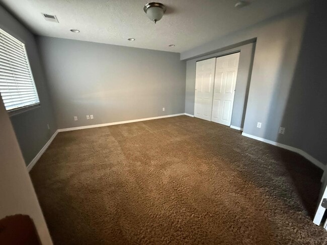 Building Photo - 1138 Lakecrest Ct