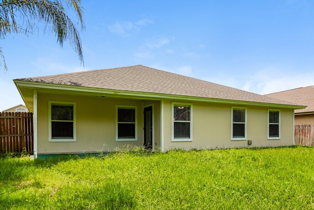 Building Photo - 195 Dover Bluff Dr