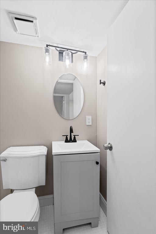 Building Photo - 220 Garnett Rd