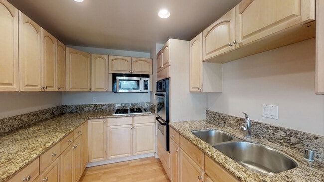 Building Photo - 503 Avenue G